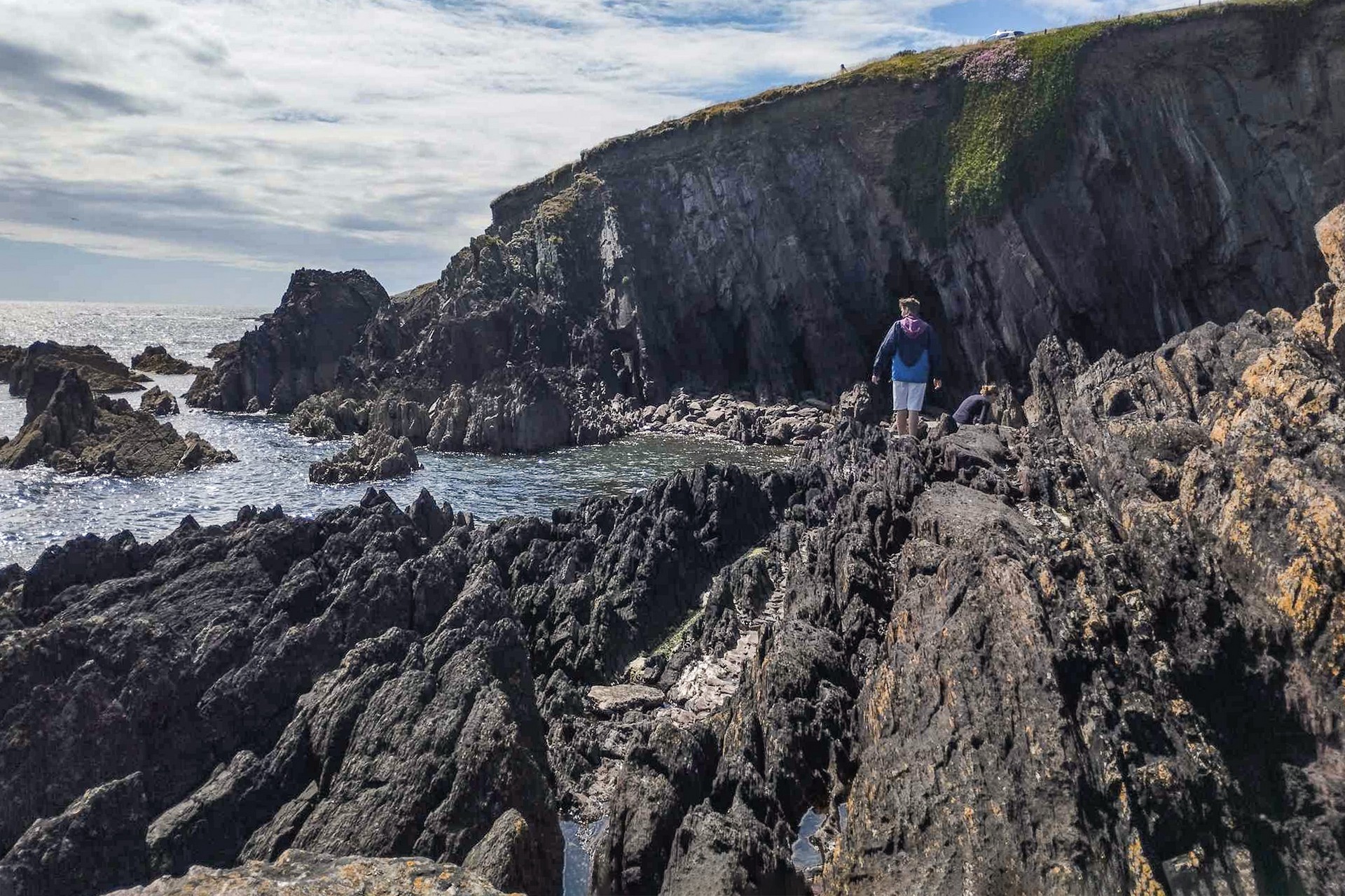 Ballycotton w Irlandii, erozja skał, klify