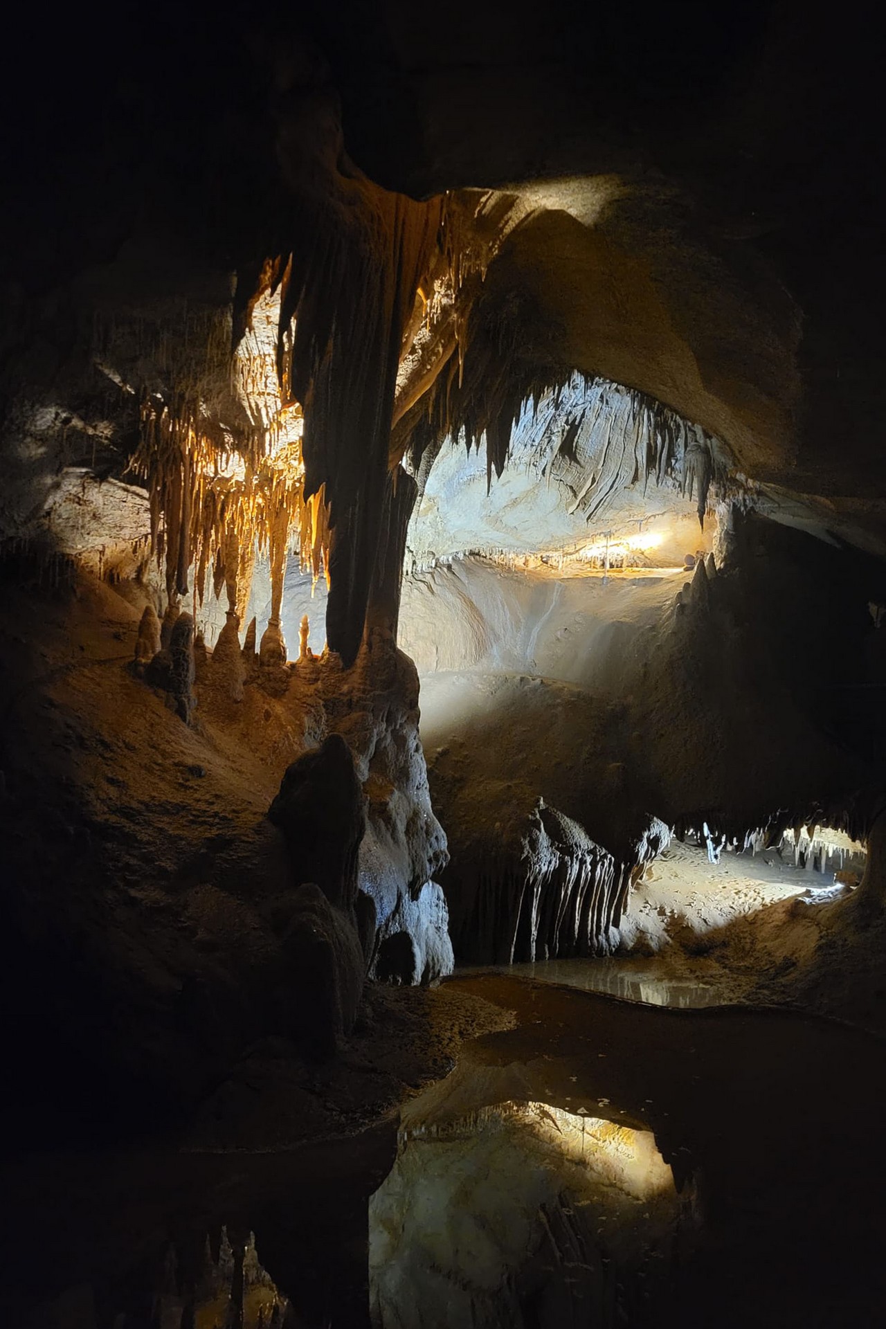Tajemnice stalaktytów i stalagmitów