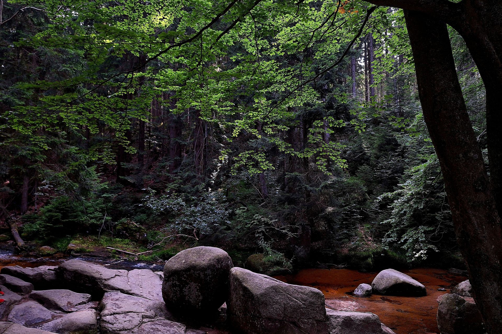 Cisza wody, siła skał