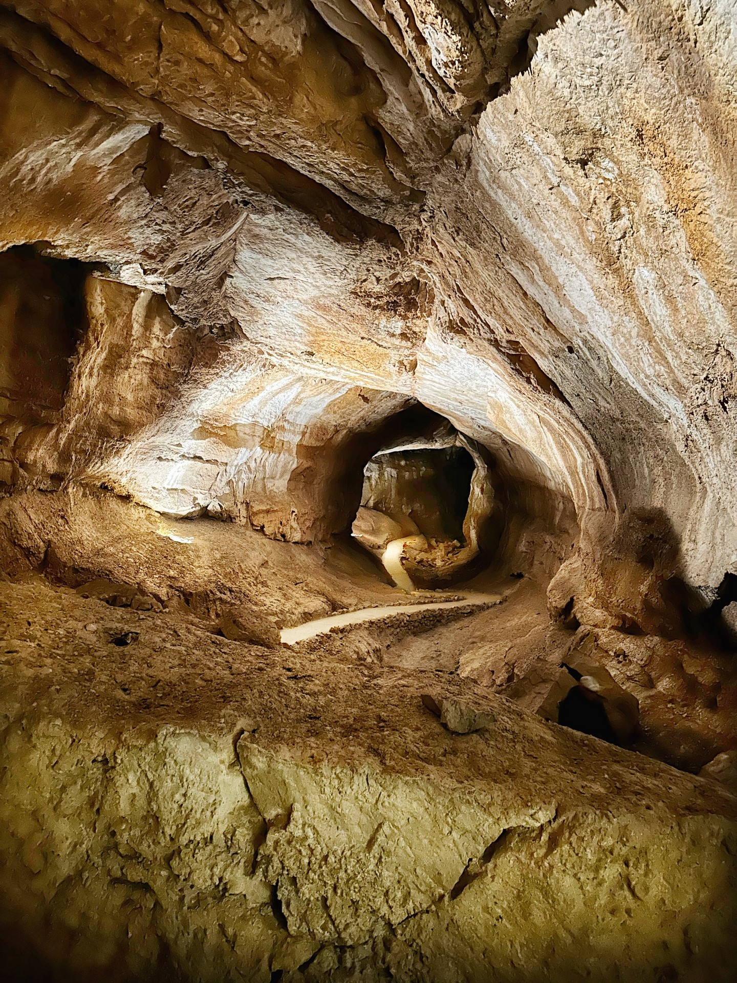 Tam, gdzie światło spotyka mrok