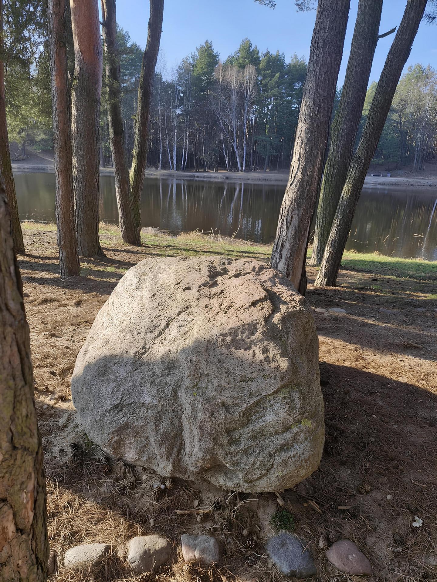 Kamienny świat na patykach