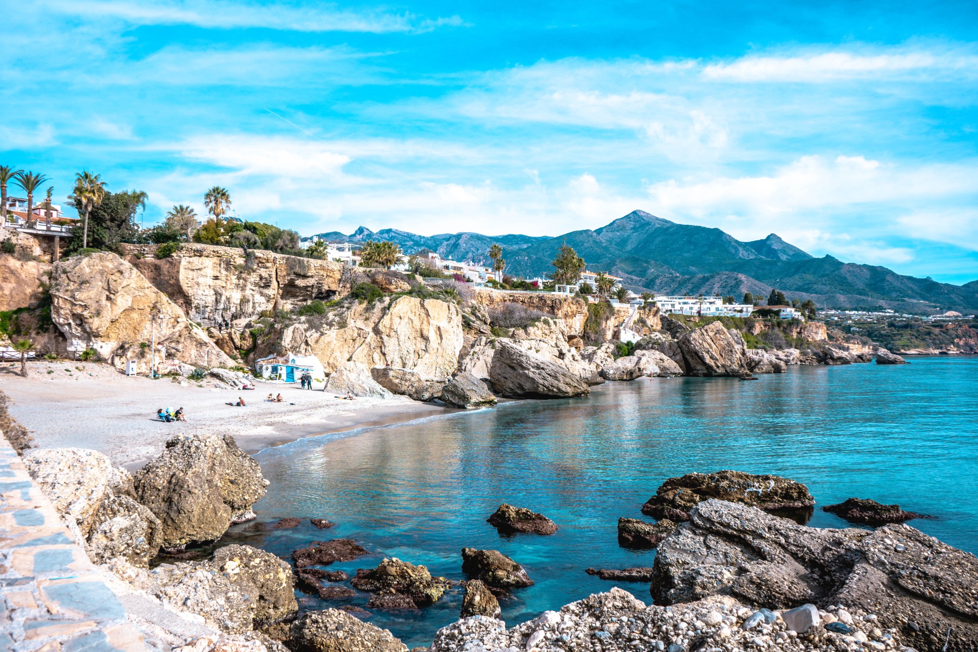 Rajski Zakątek na skalistym wybrzeżu