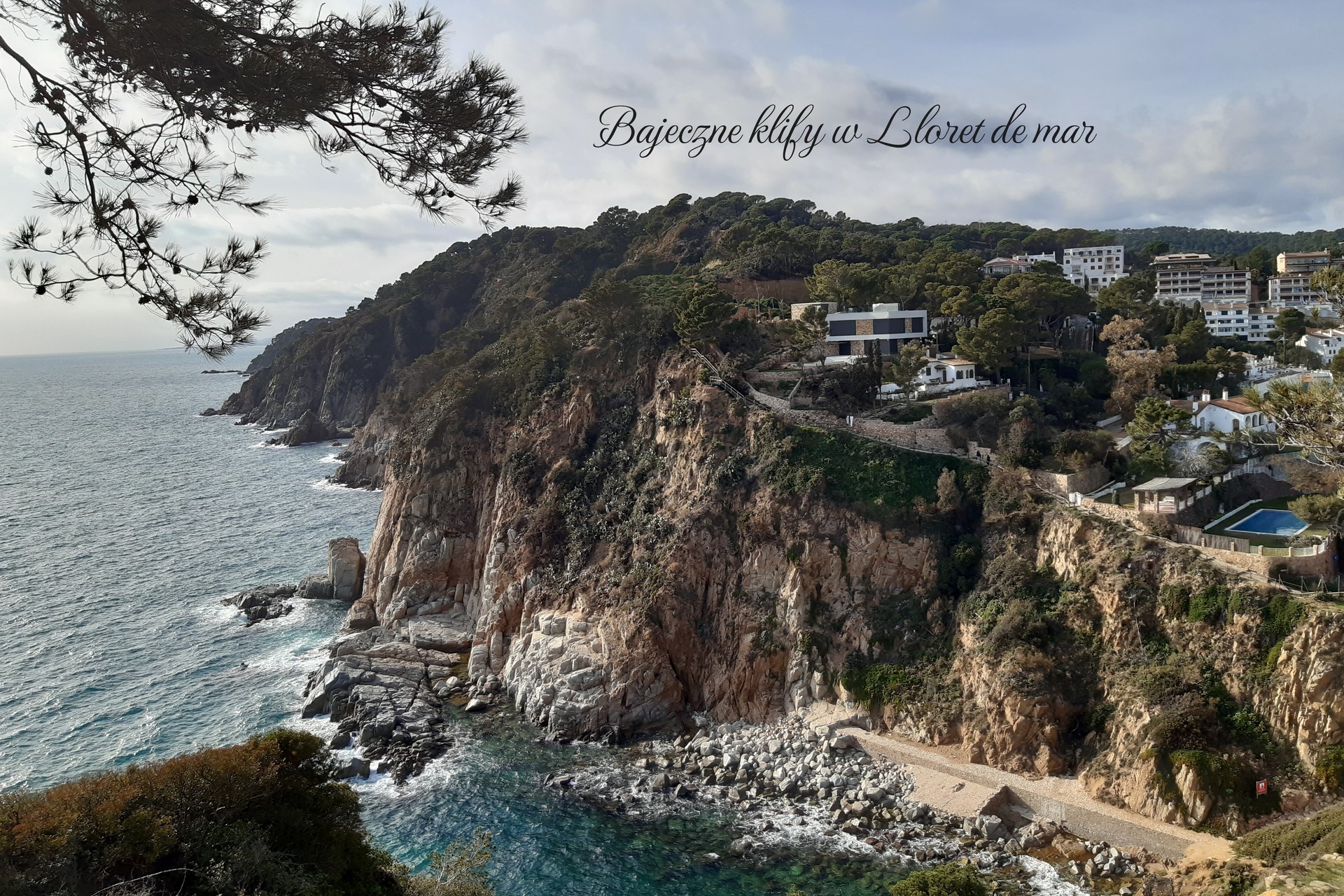 Bajeczne klify w Lloret de mar