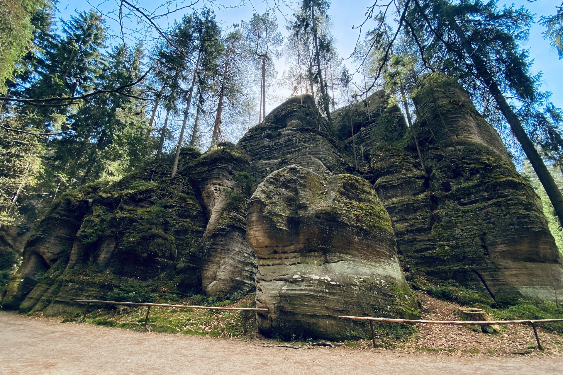 Szlakiem posągów natury