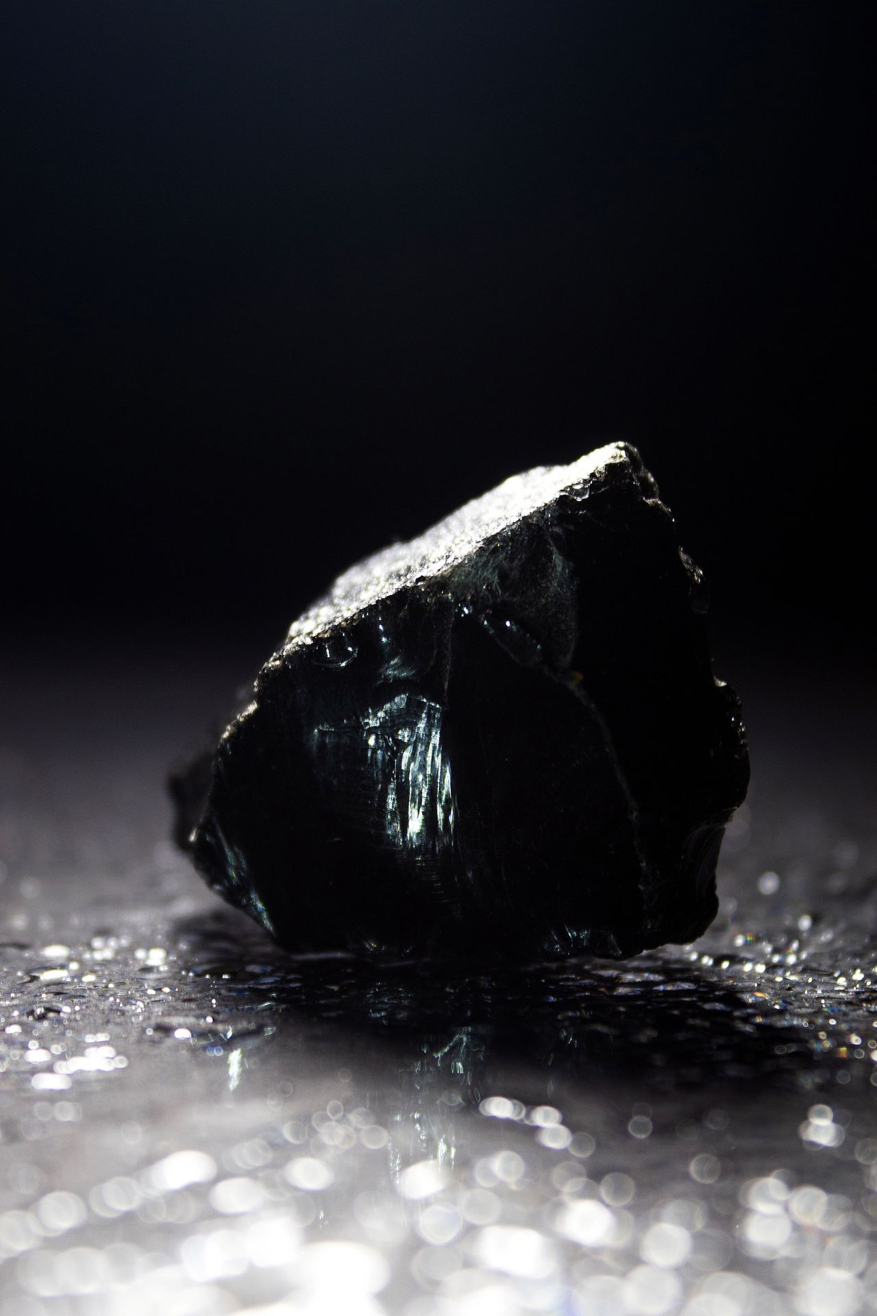  	 Lśniąca Ciemność