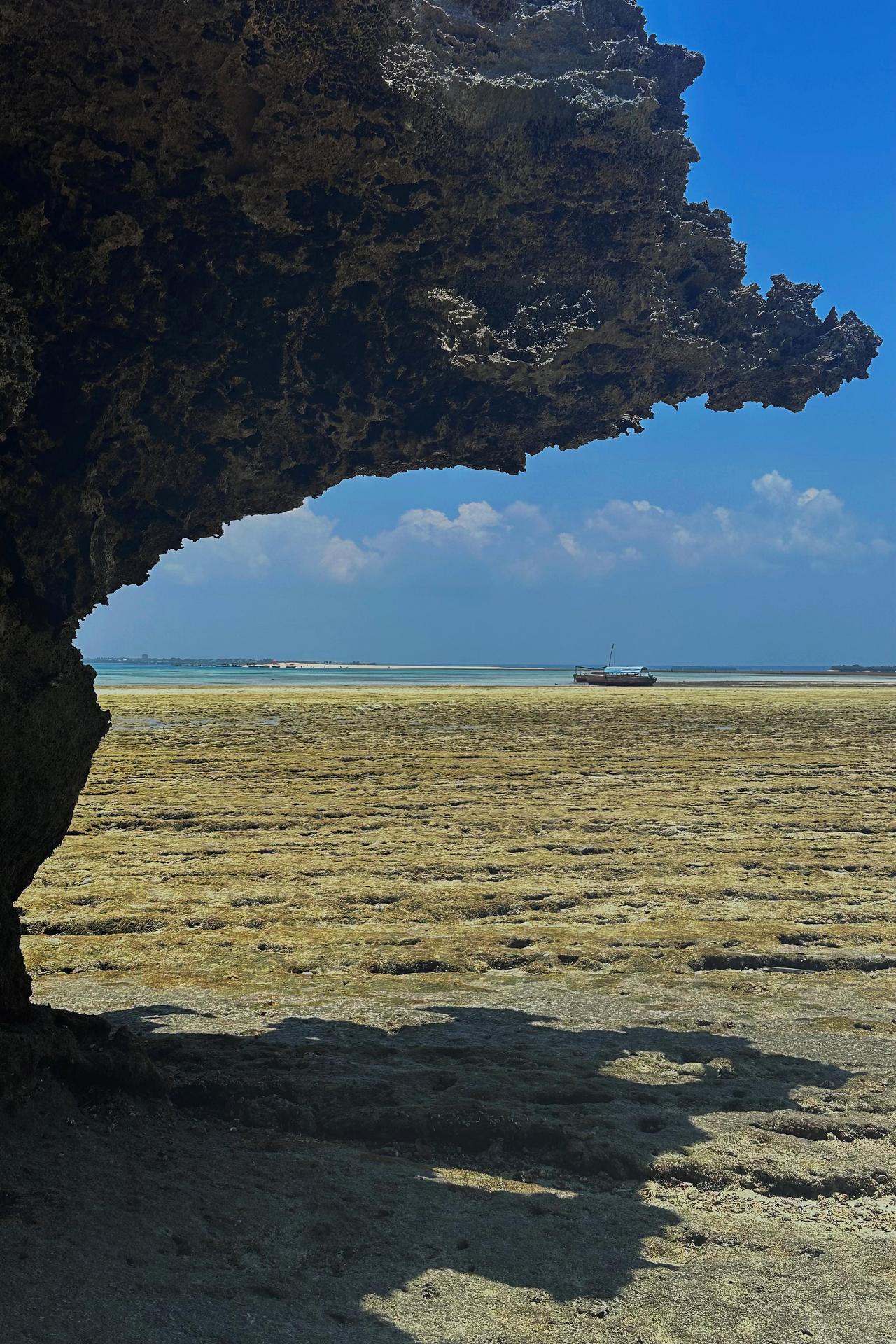 Pod skalnym sklepieniem