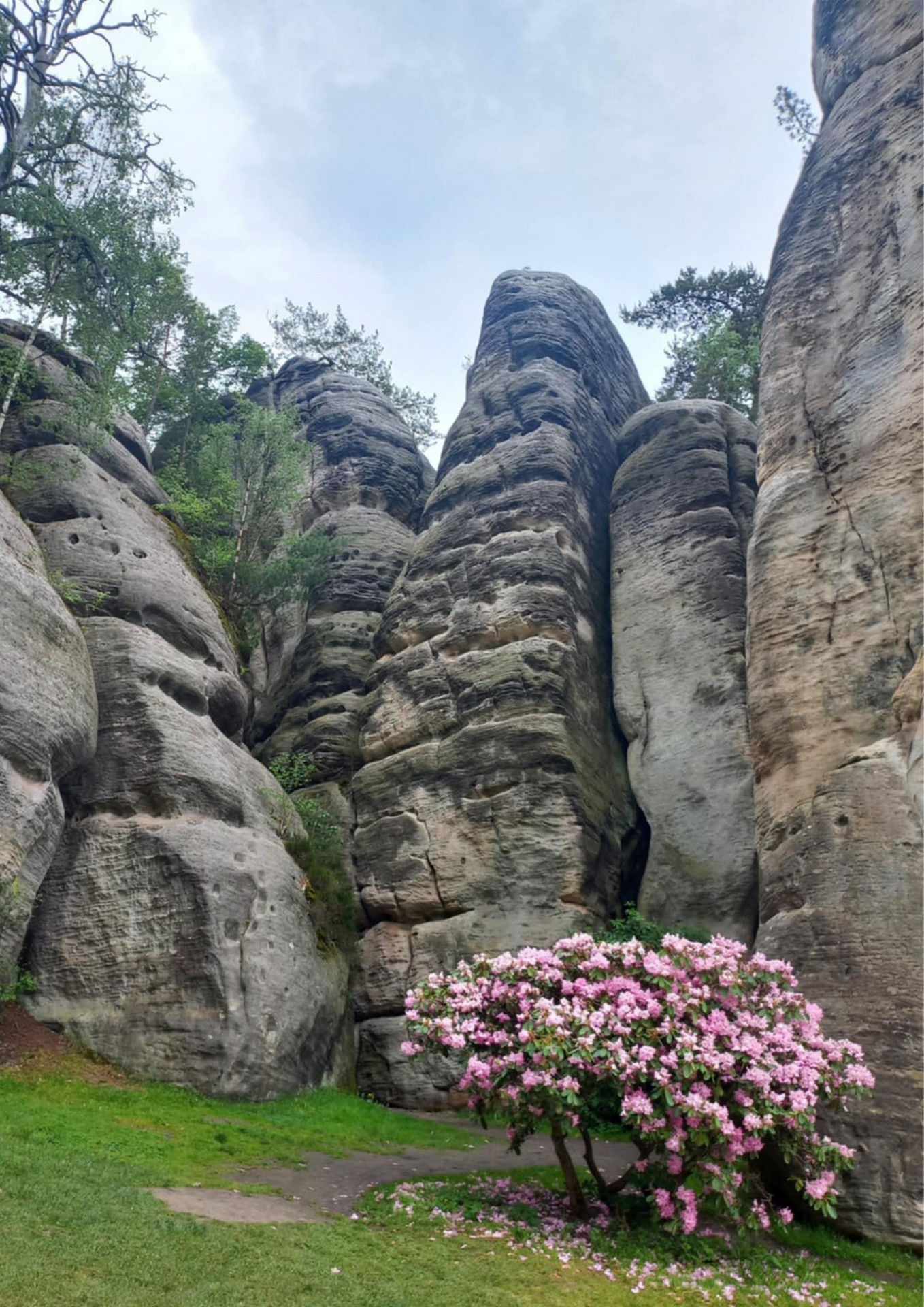 Skalne miasto i jego ukryte piękno  