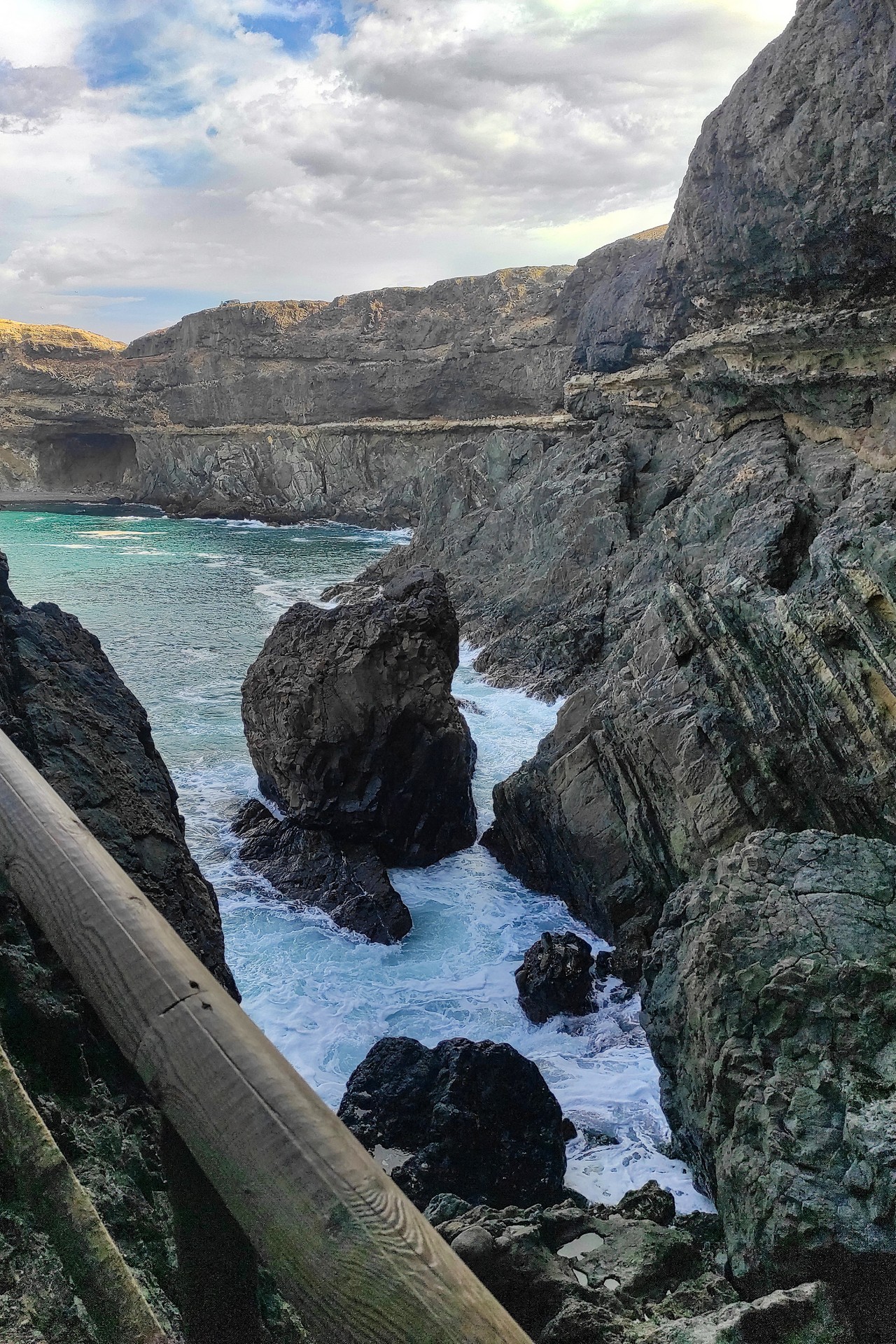 skały powulkaniczne na wyspie Fuerteventura na wyspach Kanaryjskich